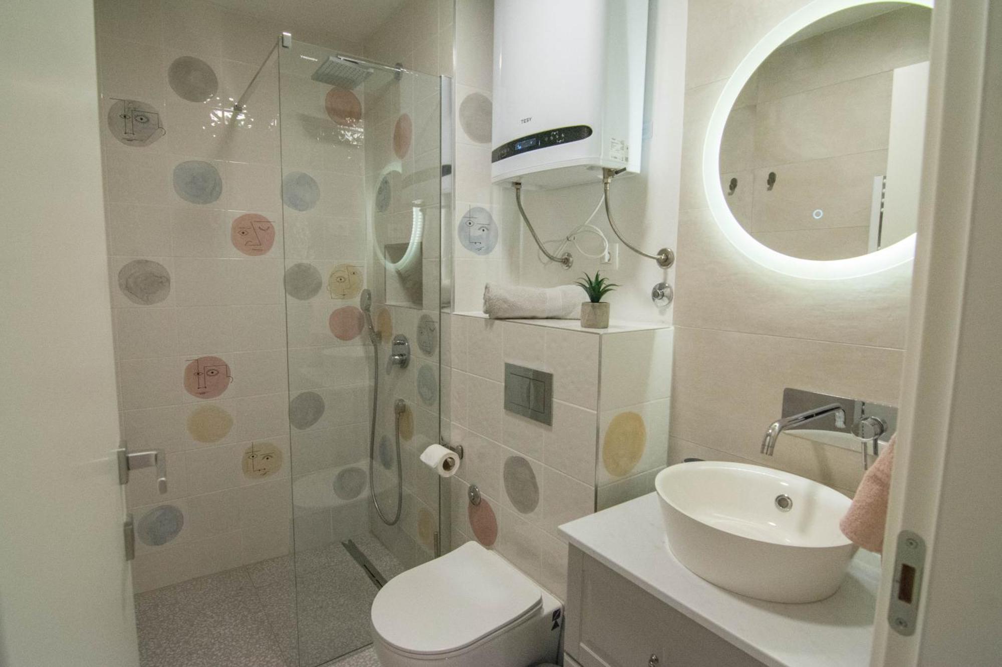 Romiru Rooms And Studio Apartment Сплит Екстериор снимка