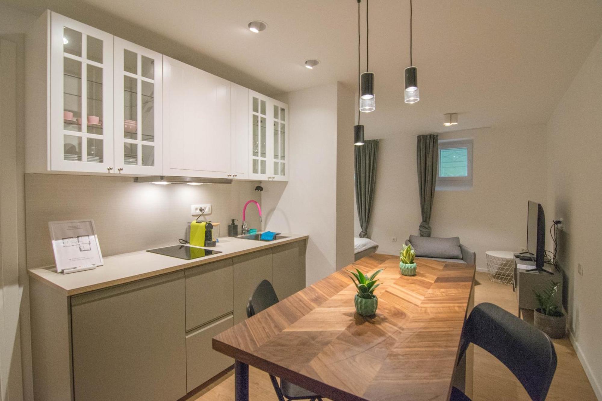 Romiru Rooms And Studio Apartment Сплит Екстериор снимка