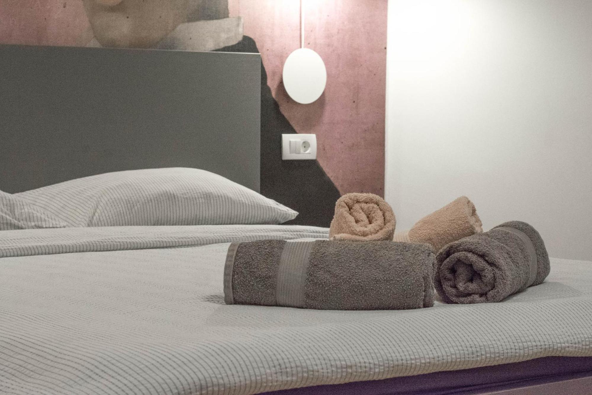 Romiru Rooms And Studio Apartment Сплит Екстериор снимка