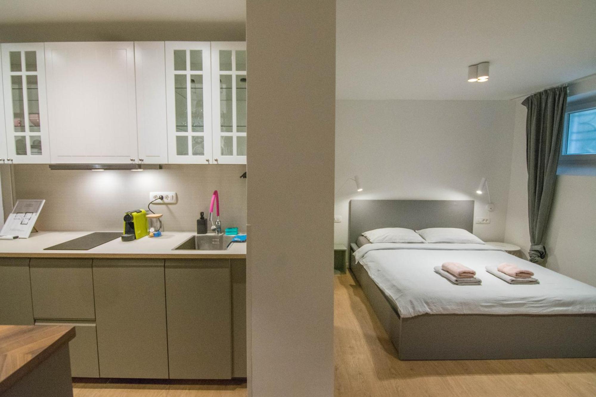 Romiru Rooms And Studio Apartment Сплит Екстериор снимка
