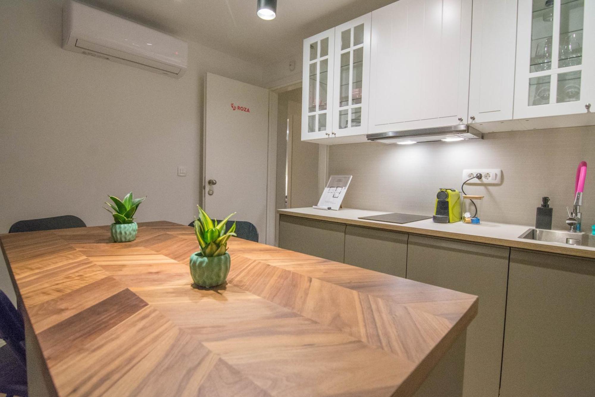 Romiru Rooms And Studio Apartment Сплит Екстериор снимка