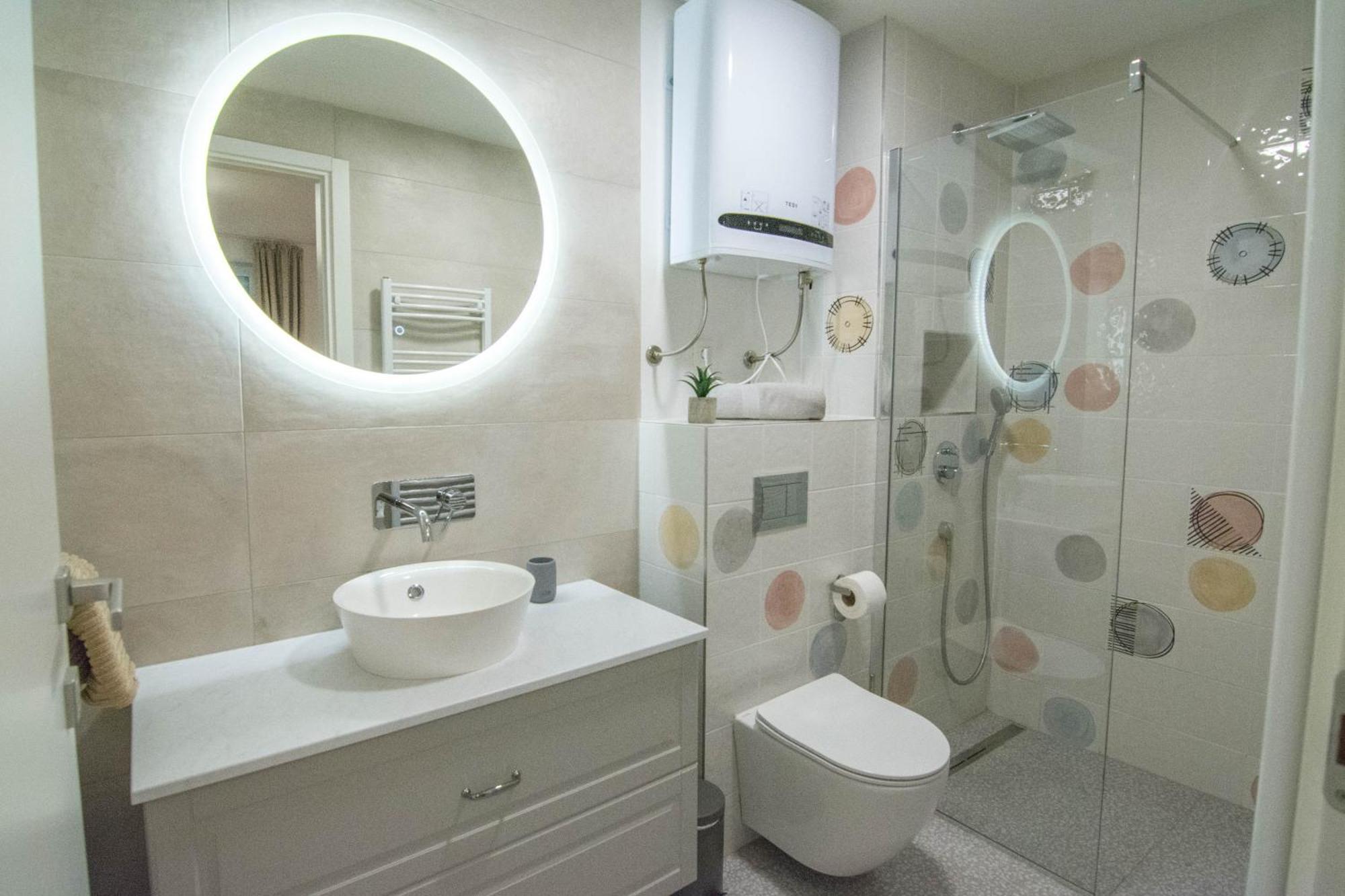 Romiru Rooms And Studio Apartment Сплит Екстериор снимка