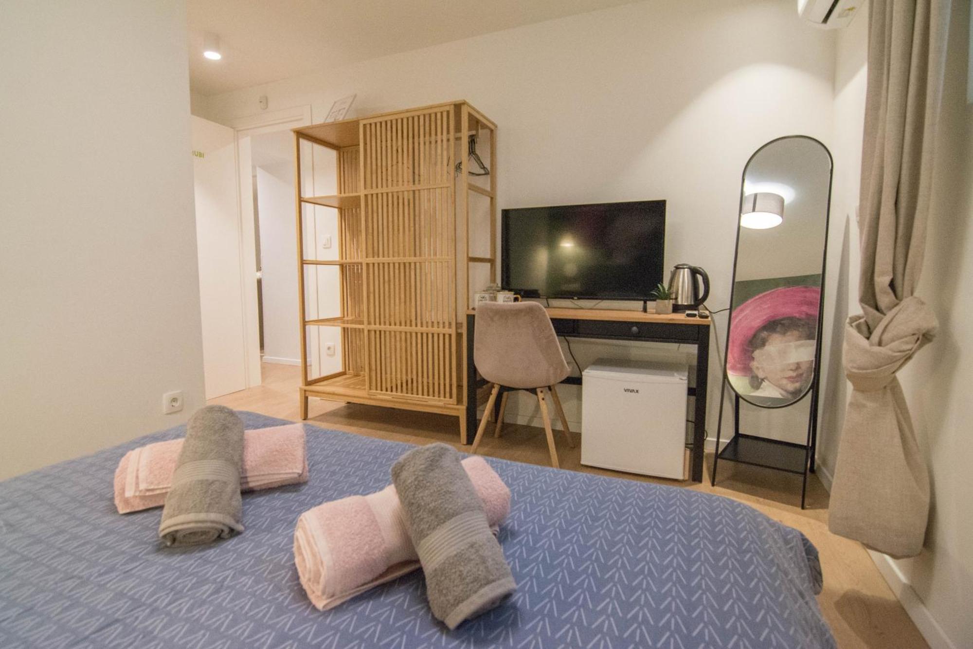 Romiru Rooms And Studio Apartment Сплит Екстериор снимка